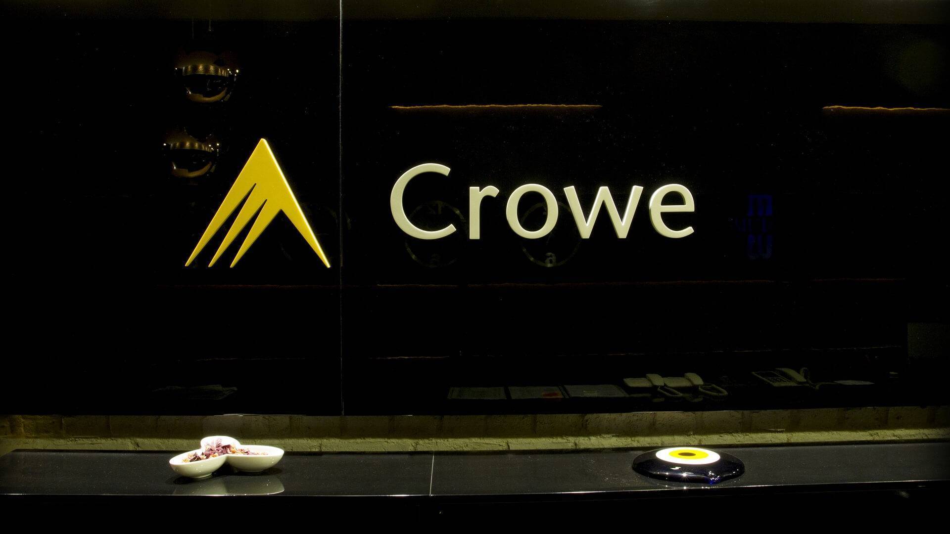 Crowe-Yazi.jpg 
